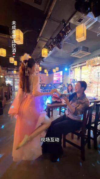 花海民谣,坐标已附,等你来碰杯🍻#民谣酒馆 #吃喝玩乐dou起来