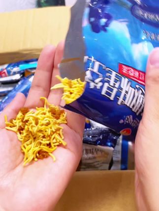 以后吃面我只吃好趣味星空面!不但有素牛肉包#好趣味星空面 #好趣味 #干脆面