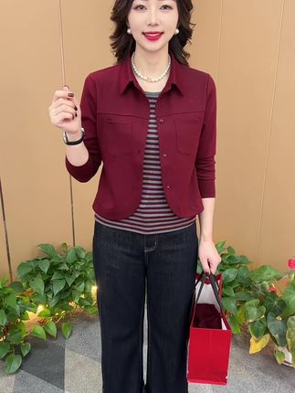 #谁穿谁好看 #显瘦穿搭 #休闲减龄穿搭 #百搭上衣 #时尚妈妈装 @DOU+小助手