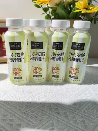 每年春天的时候才开始采集,入口清润甘甜,带着大自然的木质清香,真的非常好喝,不管是自己喝还是送人都非常合适。 #强烈推荐 #白桦树汁 #我超好喝