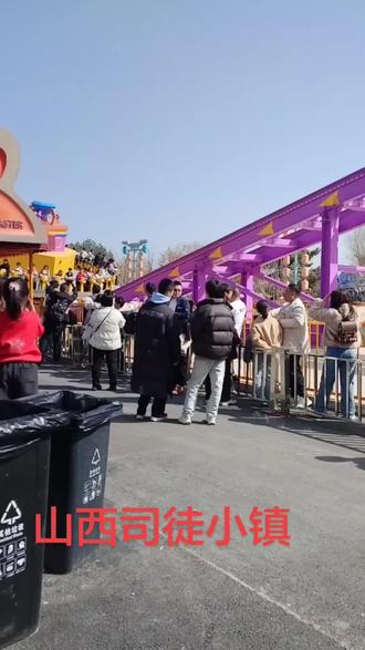 山西晋城司徒小镇,人山人海六万多人,门票170元管吃管玩管看几项大型大马戏,打铁花演出太精彩了