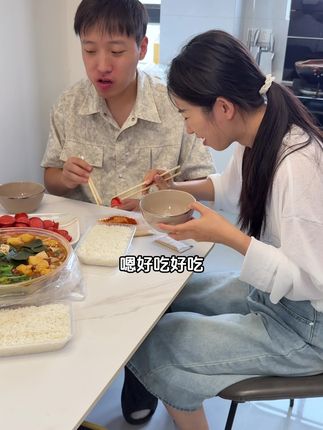 可以去韩国咯,可以出力帮俺姐直播了,六号肠炸着吃也太好吃了!