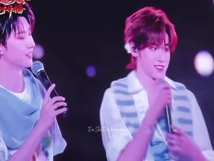 亚轩真是个贴心小棉袄,太暖了,暖到张哥了哈哈哈#宋亚轩#张真源#源轩源