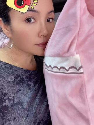 天凉了,三十多种颜色牛奶绒宝宝款的三件套上架了真的太划算了!它不仅柔软舒适,而且还是加厚的,宝宝喜欢,被窝不凉😀趁现在价格合适,爱宝的妈咪们快下手吧