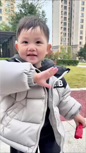 手搓颜料转场小孩特效 手搓颜料转场一键做同款入口 手搓蓝调转场教程 手搓颜料转场小孩 手搓颜料手搓颜料转场怎么拍 手搓蓝调转场制作教程 ai跳舞视频制作 ai小孩跳舞素材 #手搓颜料转场ai
#手搓颜料转场ai小孩 #手搓颜料转场
#手搓颜料转场 #剪映