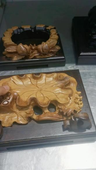 #短视频变现 #精雕工艺品 #纯天然雕刻工艺品 #工艺品木雕 #工艺雕刻 红木创意底座荷叶形状的168一个,有需要的老板们关注我