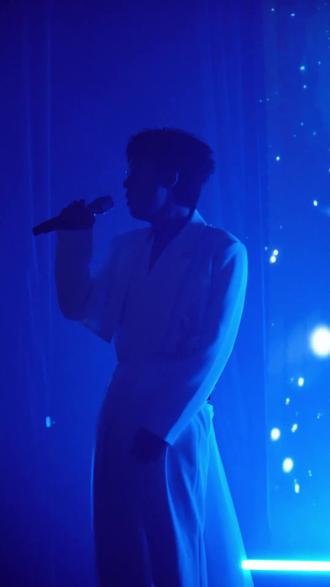 “风摧雨折不肯退,把酒拈花看霞晖”#陈亦洺 #千秋迭梦 #演出现场 #成都相逢国风音乐会