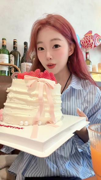 人生是用来体验的,未来不焦虑,不内耗,爱自己,多赚钱,24岁不过是我人生的7点十二分一切都早#生日 #24岁离18岁和30岁一样近