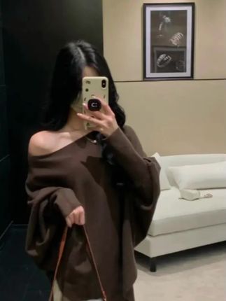 慵懒风V领针织衫毛衣外套2025秋冬新款不规则设计感蝙蝠袖女上衣#简约穿搭 #优雅气质 #韩系穿搭 #美搭尽显女神范 #高级感穿搭