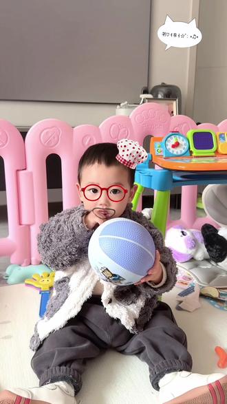 #看我小萌厨萌化你的心
又会了一个新技能哈哈哈哈
#萌娃日常 #人类幼崽 #新技能