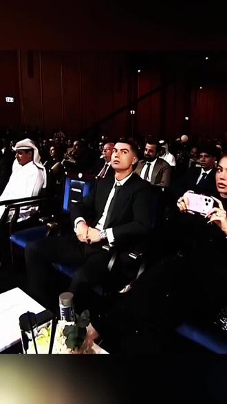 西装罗太帅了!C罗惑获得2025年度#足球 #最佳中东球员#C罗 #环球足球奖