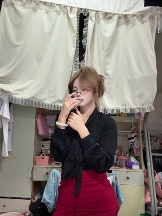 想给你一巴掌 又怕你舔我手#苏打摇3 #time萨克斯dj舞蹈 #ootd穿搭 #大一