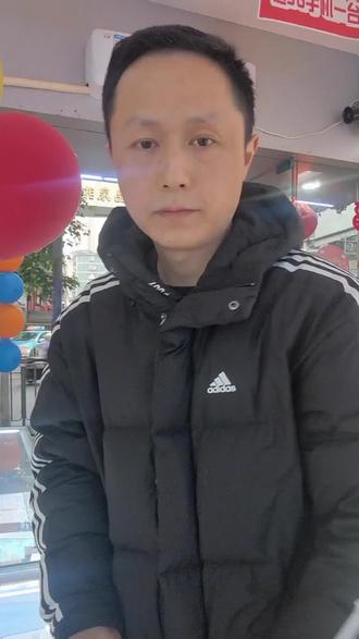 在吉首怎样领取自己的手机以旧换新国补优惠券?请先关注收藏,特别是最后一条,以后您肯定用得上。
首先第一步,用自己的手机到应用商店里面下载安装好“云闪付”app,下载安装好后添加好自己一张常用的银行卡号(从此卡交易付手机款),再设置好自己云闪付的支付密码。
其次到云闪付app首页,点击以旧换新图标,再接着点击手机数码产品购新的立即查看,再点八五折优惠手机优惠券点立即领取。此时国补优惠券就已经领取成功了!
最后如何使用国补优惠券,点开云闪付app最右下方我的,然后点击优惠券,然后点击打开优惠券,出示付款码给商家,随后会提示输入支付密码,提示支付成功后就完成了整个国补交易活动了。#吉首国补买手机#吉首领国补优惠券