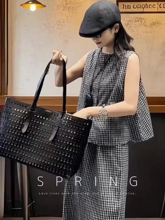 田姐好物推荐在橱窗,气质新款休闲轻薄透气复古设计两件套。