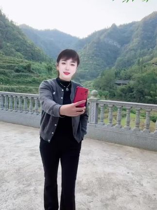 清晨的美好就如青草般芳香,如河溪般清澈,如玻璃般透明,如甘露般香甜。亲爱的朋友,早上好,愿你今天有个好心情!