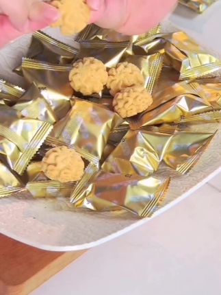 王义斋黄油小花曲奇饼干网红休闲解馋小零食#王义斋#曲奇饼干#解馋#零食#黄油曲奇