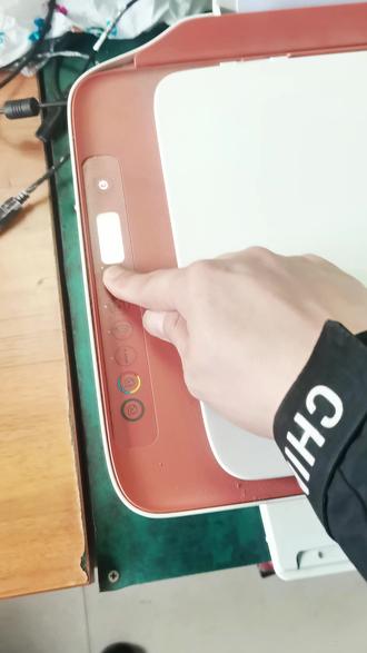 惠普4829打印机不进纸卡纸 不知道了吧,惠普喷墨打印机下面都有取卡纸的门,但是不能超过45度容易漏墨。五一劳动节快乐,继续修打印机 #上热搜 #技术分享 #一般人不告诉他 #打印机维修#办公设备 #家用打印机