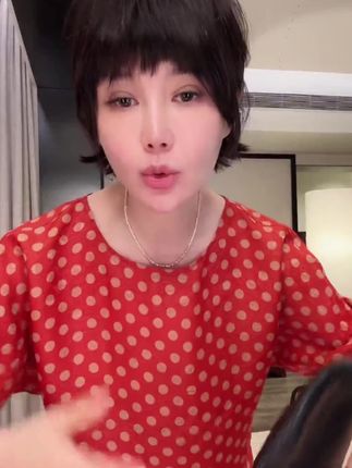 夏季气质减龄24姆米桑蚕丝波点圆领短袖上衣 #衣服真好看 #强烈推荐 #气质穿搭#谁穿谁好看#穿出高级感