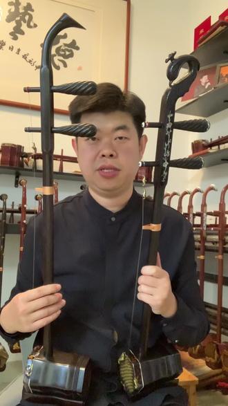 给孩子亲手做的小二胡,缩小琴筒尺寸,减短琴杆高度,琴筒小声音扁,但不影响正常练琴。
#二胡制作#小二胡