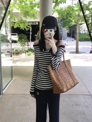 又韩又显瘦的条纹上衣~#慵懒风穿搭 #韩系穿搭 #条纹t恤 #秋季穿搭 #ootd穿搭