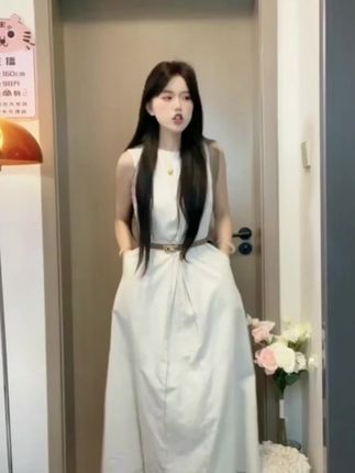 #无袖背心连衣裙#黑色无袖背心连衣裙子女夏季2025新款茶歇法式海边度假长裙#穿搭 #面料柔软舒适 #穿出自己的风格