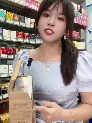 #防风打火机 #厂家直发品质保证 #网红打火机 #好物推荐 防风打火机,金属材质,蓝焰直冲,底部可循环充气,纯铜气化炉