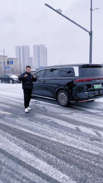 不用雪地模式,不用雪地胎,开启比亚迪夏的地表最强雪地模式#比亚迪#比亚迪夏#雪天#每天一个用车知识 #雪地模式