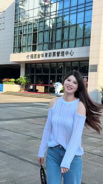 猜猜今天来中心做什么? 零距离体验到了体彩事业的公正与公信。
深耕这个行业78年的时间
见证了奇迹的诞生
也见识了失落的感受
到不管得失如何
总有一份公益在默默续写
给予真正需要的他或她#公益 #斯皮尔伯格 #店主 #福州