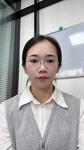 你转本吗?计算机一级二级过了吗? 备考全国计算机二级,千万别把时间花错了地方。记住一句话:重心放在操作题,靠刷真题来提分。方法对了,哪怕零基础也能一次过。
第一步,先选对科目。建议你直接冲MS Office或者WPS Office,这两个通过率最高,而且学完马上就能用。零基础的话,更推荐MS Office,题库成熟,真题重复率高,资料也多。第二步,搞懂考试规则。二级是上机考试,满分100分,60分就及格。其中操作题占了80分,而选择题只有20分。所以,操作题才是你提分的大头。第三步,也是最关键的一步,分阶段备考。第一阶段,基础夯实。不需要看厚厚的教材,直接跟着网课动手实操。重点练Word的样式和目录、Excel的VLOOKUP函数和数据透视表,还有PPT的母版和动画。第二阶段,黄金阶段,真题刷题。计算机二级真题重复率极高,刷透真题就成功了一大半。第三阶段,考前冲刺。二刷之前的错题,再用题库做一次全真模拟,提前适应考试节奏。最后,送你几个考场抢分技巧。第一,答题顺序:先做操作题,再做选择题。第二,随时按Ctrl+S保存,防止系统卡顿丢数据。第三,遇到复杂函数卡住了,先跳过,回头再啃。第四,文件名和保存路径千万别搞错,否则直接零分。每天抽出一到两个小时,踏实刷完真题,你就能稳稳通关。关于二级你还有什么问题,欢迎在评论区留言。#大学生考证避雷 #转本 #上岸 #计算机等考