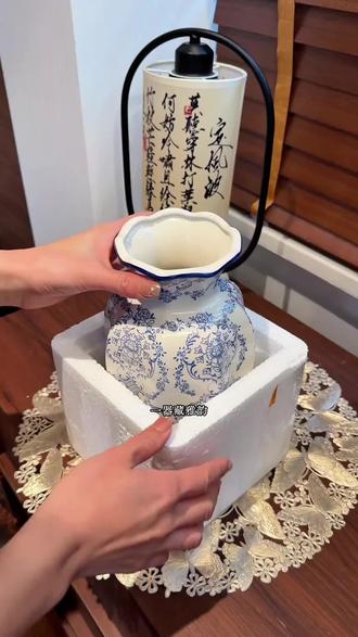 网上常说的美到让人无语,此刻在我眼前具象化了 #花瓶摆件 #花瓶#青花瓷花瓶 #家居装饰 #插花花瓶