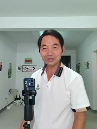 跟拍云台人脸识别360°旋转抖音直播自拍神器Vlog拍摄手机 这种云台用起来很方便,价廉物美。##纪录美好生活
