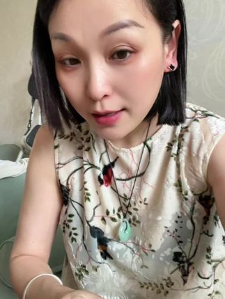 铜合金的黑色叶子耳扣,真的简单又好看。一对的又实惠。