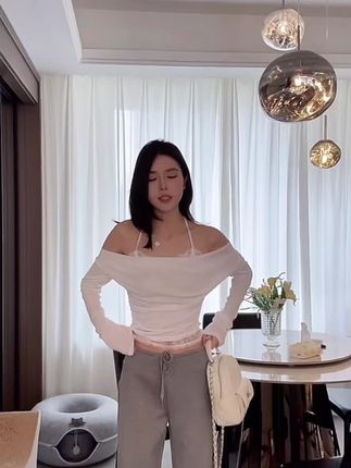 假两件斜肩荡领长袖T恤女蕾丝挂脖打底衫上衣#早秋新款#女神必备 #今日分享 @DOU+小助手