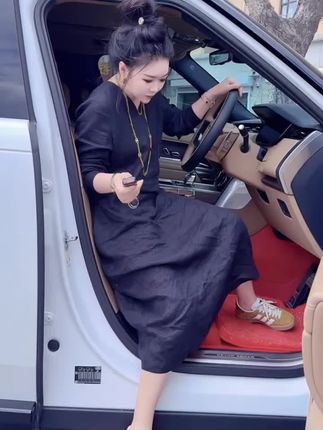#显高显瘦 #简单穿搭穿出自信穿出美丽 #夏款上新 #藏肉显瘦穿搭 #显瘦连衣裙