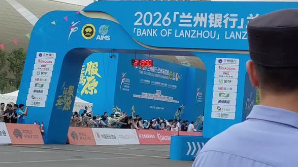 兰州马拉松丰配友来了 兰马终点原声视频,让你体验超燃的冠军冲线瞬间。#2026兰州马拉松 #丰配友