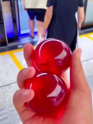 解压球,每天转一转,锻炼手指灵活度,给家里长辈好友备上两个#锻炼手指对大脑的好处 #水晶球