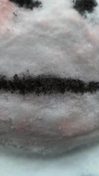 好大一只牛🐮#草地牛 #雪人 #抽象