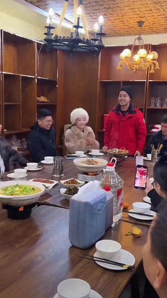 #生活服务热点中心 #荒野韦山 山哥粉丝相约张家界七星山,明天打平伙活动。山哥非常感谢大家,千里迢迢赶到现场,大家都暖心了#欢聚时刻 @荒野韦山 @大表姐回来了