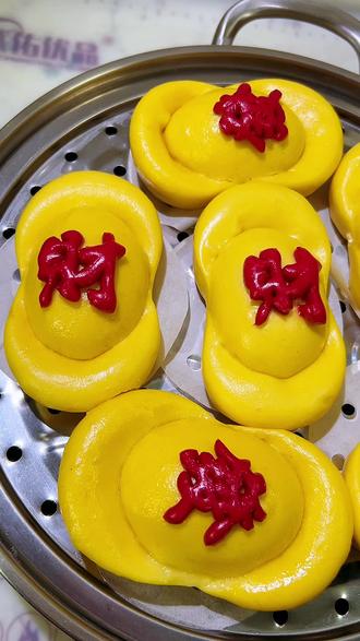 过年必做的元宝馒头,新的一年發發發!快收藏来吧!#花样馒头 #面食分享 #元宝馒头 @抖音媒体内容优推官 #抖音年味争霸赛