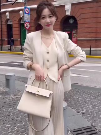 秋季新款时尚穿搭显瘦三件套#秋季穿搭 #美出高级感 #穿搭 #谁穿谁好看 #ootd穿搭