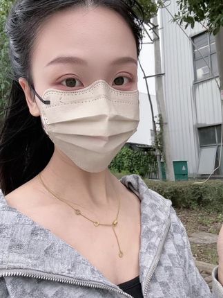 早上出门没时间化妆,直接戴上这款高颜值素颜口罩,真的好显脸小#防护面罩 #独立包装口罩