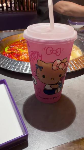 瑞幸和黑皮HelloKitty联名啦 看到的都给我囤起来!有事没事喝一杯 #hellokitty奶茶 #瑞幸咖啡 #瑞幸hellokitty #日常分享 #瑞幸团购