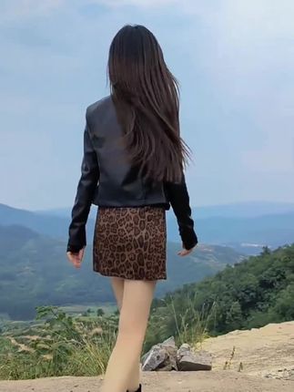 复古豹纹半身裙穿搭来,时尚辣妹穿搭#辣妹穿搭 #时髦穿搭 #豹纹控 #豹纹半身裙 #半身裙