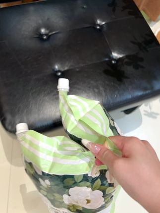 我的妈呀!快快快!姐妹们!我竟然花4.99就薅到足足6斤洗衣液!还是淡雅山茶花香超超超好闻!深层洁净,温和配方、泡沫丰富。洗完的衣服不仅干净还香香软软的,姐妹们趁活动赶紧薅!#洗衣液#山茶花洗衣液#持久留香的洗衣液推荐#污渍轻松去除