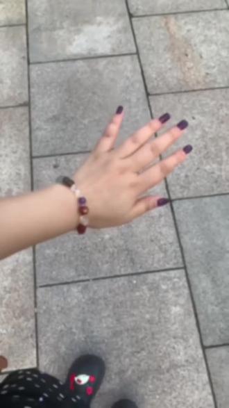 不示好有隔阂的朋友,不修复已决裂的故人,破坏你精神健康的人不可能成为你的至亲,挚爱,挚友。这一生山高路远,我们不过尔尔,请务必优先考虑优先考虑你的人,请一定优先在乎优先在乎你的人。