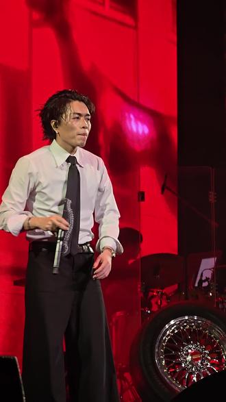 直拍 『different』北京首秀 Gali&Vinz-t
好好听!诡秘开心得止不住笑了吧
#VinzTSayMyName巡演 #北京 #vinzt #gali @寸村CUNCUN @Vinz-T徐赢(VT) #live现场