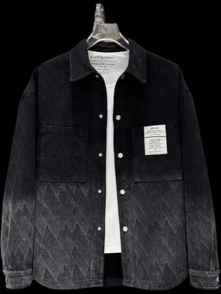 想要穿出高级感又不想太浮夸,这件牛仔外套你一定要试试!它是今年早秋的新款,穿上身特别好看,而且非常百搭,不管是搭配卫衣还是衬衫都很合适,轻松打造休闲风造型。现在下单还有超值福利等你拿,赶紧点击下方链接抢购吧!错过就再也找不到这么好的机会了!