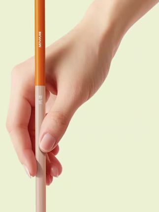 一年级下册数学就要用到彩铅了,做题时会遇到很多涂色题,用水彩笔的话干的很慢,而且很容易透纸。用蜡笔又不好擦拭,所以我给孩子准备了这种可擦铅笔,它不仅容易上色,而且特别顺滑,关键还能轻松擦掉。平时画画、做手抄报都能用得到,赶紧给孩子安排起来吧!#彩铅#绘画#儿童绘画#彩铅手绘 #儿童彩铅
