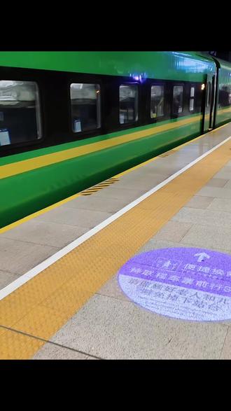 #垃圾桶动车组 绿色垃圾桶动车