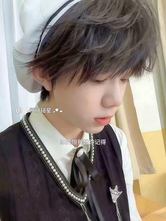 “重庆那场雨一直没有停就像他们对你的谩骂
是永无休止的尽头...... ”#陈奕恒 #时代峰峻#TF四代练习生